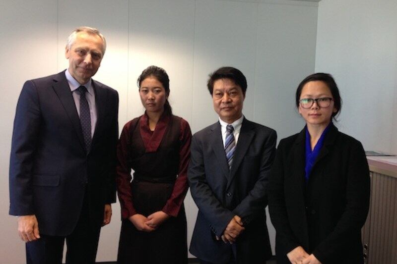 བྷར་སེལ་བོད་ཀྱི་སྐུ་ཚབ་དོན་གཅོད་བཀྲ་ཤིས་ཕུན་ཚོགས་ལགས་དང་བོད་དོན་ཞུ་གཏུགས་པ་ཚོ་ཡོ་རོབ་སྤྱི་མཐུན་ཚོགས་པའི་ཆོས་དད་རང་དབང་སྲུང་སྐྱོབ་ཀྱི་དམིགས་བསལ་སྐུ་ཚབ་དང་མཇལ་མོལ་སྐབས།