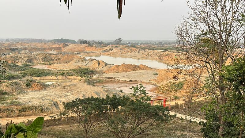 ကချင်ပြည်နယ်၊ မိုးညှင်းမြို့နယ်၊ အင်းတော်ကြီးဒေသ၊ မိုင်းနောင်ရွာ အနောက်ဘက်တွင် တူးဖော်ထားသည့် ရွှေလုပ်ကွက်များကို ၂၀၂၃ ခုနှစ်၊ မတ်လ ၁၁ ရက်နေ့က တွေ့ရစဉ်။ (Photo: RFA)