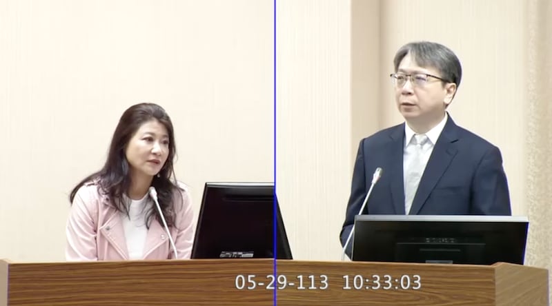 民进党籍立委林楚茵(左)29日质询台湾的国安局长蔡明彦(右)。(立法院直播截图)