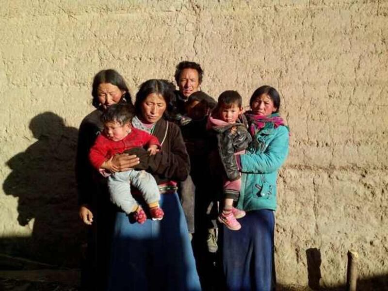 ཀླུ་ཆུ་ནས་མགོན་པོ་ཚེ་རིང་གིས་རང་ལུས་མེ་བསྲེགས།