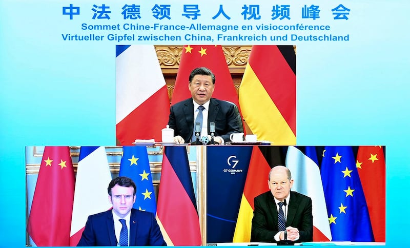 中国国家主席习近平3月8日与法国总统马克龙、德国总理朔尔茨举行视频峰会(Xinhua via AP)