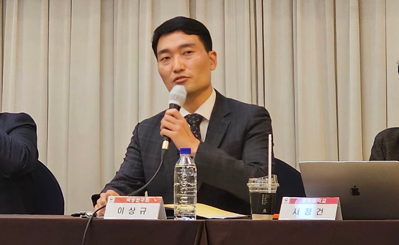 이상규 한국국방연구원(KIDA) 연구위원이 26일 ‘미 대선 이후 북핵문제 대응방안’ 세미나에서 발언하고 있다.