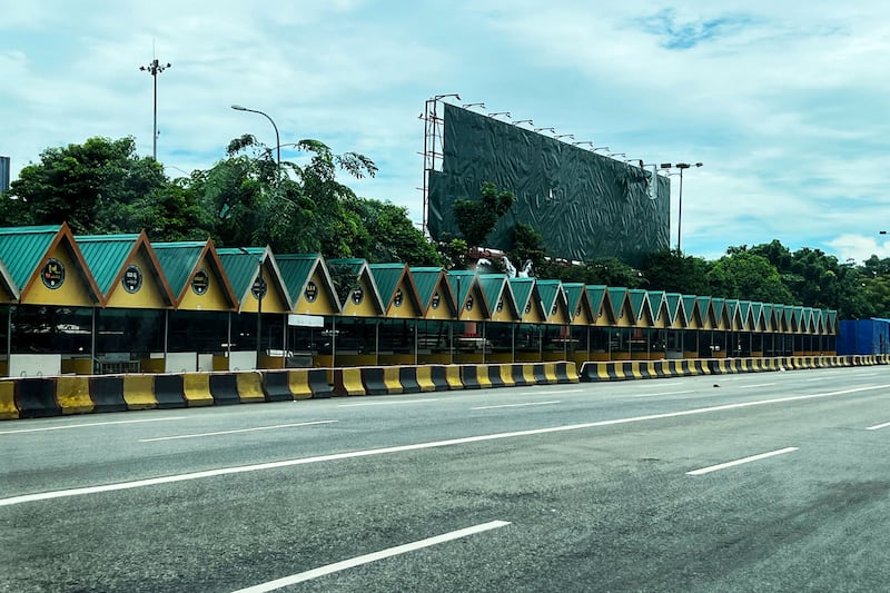 ရန်ကုန်မြို့ ကမ်းနားလမ်း ညဈေးဆိုင်တန်းများ။
