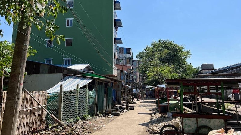 ရန်ကုန်တိုင်း၊ မရမ်းကုန်းမြို့နယ်၊ အမှတ် (၁) ရပ်ကွက်မှ နေအိမ်အချို့ကို ၂၀၂၂ ခုနှစ်၊ နိုဝင်ဘာလ ၂၀ ရက်နေ့က တွေ့ရစဉ်။ (Photo: RFA)