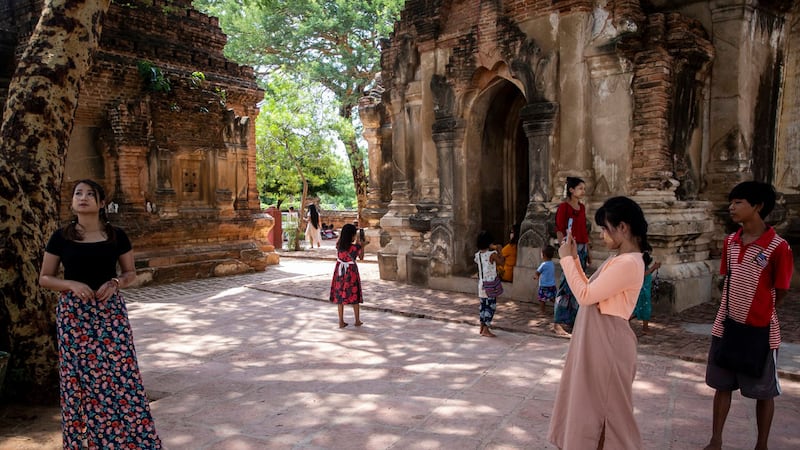 ပုဂံရှေးဟောင်းမြို့မှာ လာရောက်လည်ပတ်သူများအား ၂၀၂၂ ခုနှစ် ဇွန်လ ၂ ရက်နေ့က တွေ့ရစဥ်။ (RFA Photo)