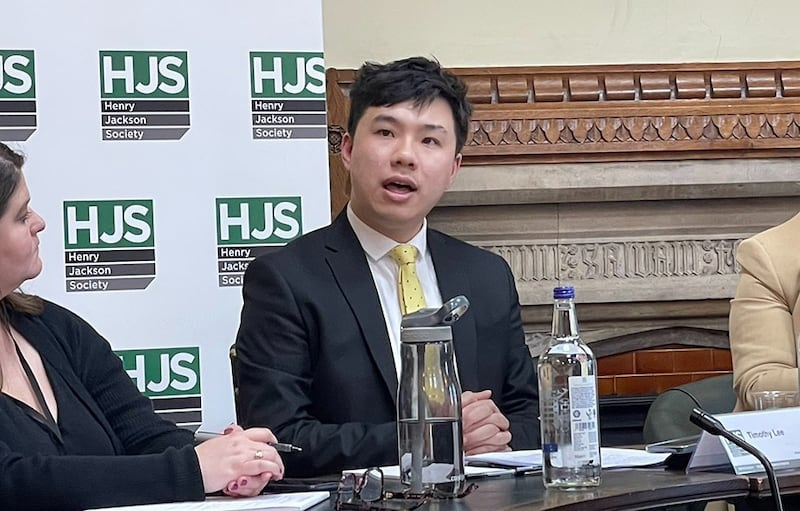 在英国国会大厦举行的一场智库研讨会上,流亡英国的前香港区议员李轩朗,形容香港正上演一场“扰民政治秀”。 (吕熙摄)