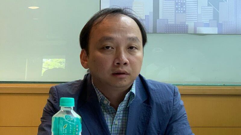 台北海洋科大通识中心助理教授吴建忠解读,中国阅兵是秀肌肉给台、港看。(记者 黄春梅摄)