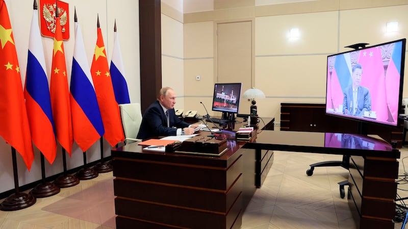 中国国家主席习近平2021年12月15日与俄罗斯总统普京举行了视频会晤。(美联社)