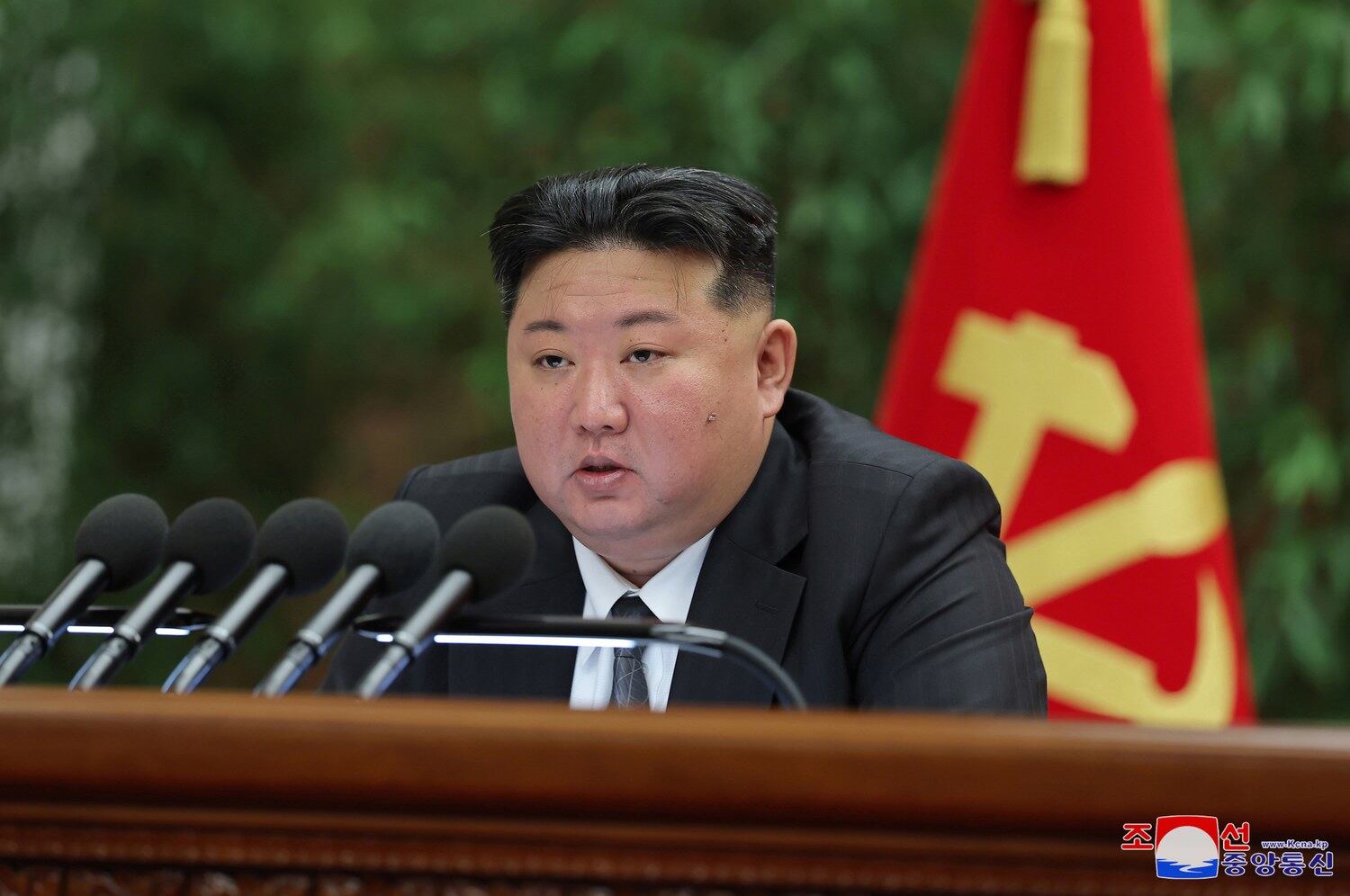 북한 김정은 국무위원장이 지난달 노동당 중앙위위원회 제8기 제11차 전원회의를 주재하고 있다.