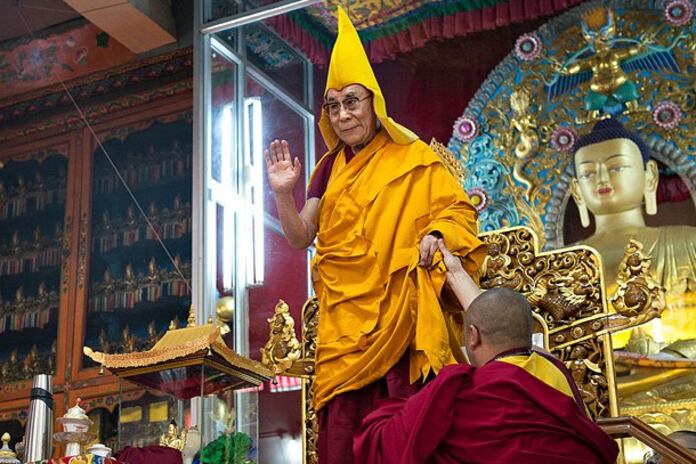 བོད་ཀྱི་བླ་ན་མེད་པའི་དབུ་ཁྲིད་སྤྱི་ནོར་༸གོང་ས་༸སྐྱབས་མགོན་ཆེན་པོ་མཆོག།