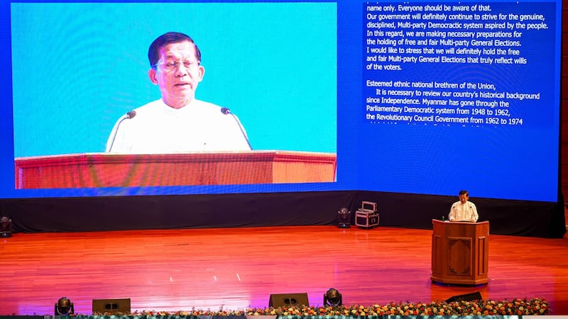 ၂၀၂၃ ခုနှစ် အောက်တိုဘာလ ၁၅ ရက်နေ့က နေပြည်တော်တွင် ပြုလုပ်သည့် တစ်နိုင်ငံလုံး အပစ်အခတ်ရပ်စဲရေး သဘောတူစာချုပ် (NCA) ရှစ်နှစ်မြောက် အခမ်းအနားတွင် ဗိုလ်ချုပ်မှူးကြီး မင်းအောင်လှိုင်က မိန့်ခွန်းပြောကြားစဉ်။ Photo : AFP