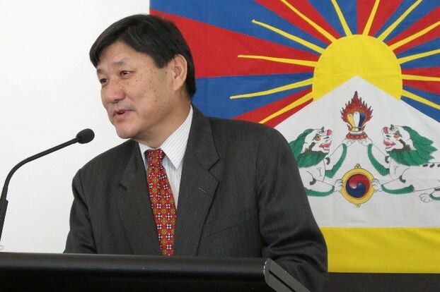 བོད་མིའི་སྒྲིག་འཛུགས་ཀྱི་མགྲིན་ཚབ་པ་དྭགས་པོ་བསོད་ནམས་ནོར་བུ་ལགས།