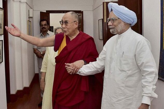 ༧གོང་ས་མཆོག་རྒྱ་གར་གྱི་སྲིད་བློན་ཟུར་པ་སྐུ་ཞབས་Manmohan Singhདང་མཇལ་འཕྲད་སྐབས། ༢༠༡༤།༩།༢༢