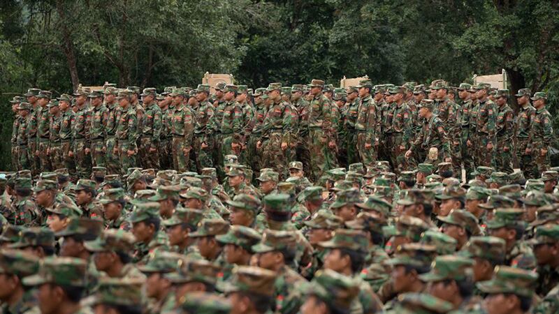 တအာင်းအမျိုးသားလွတ်မြောက်ရေးတပ်မတော် (TNLA) ၏ အထူးတိုက်ခိုက်ရေး စစ်သင်တန်းဆင်းပွဲကို ၂၀၂၄ ခုနှစ်၊ နိုဝင်ဘာလ ၉ ရက်နေ့တွင် ကျင်းပစဉ်။ (Photo: Telegram/ PSLF/TNLA News)