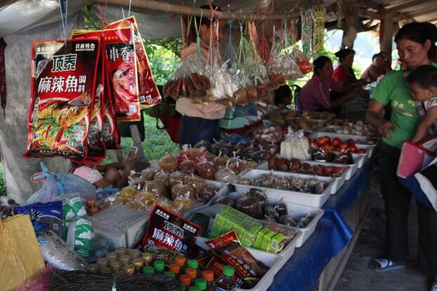 ຕລາດ ຂາຍສິນຄ້າ ມາຈາກຈີນ ແຫ່ງນຶ່ງ ທາງພາກເໜືອ ຂອງລາວ