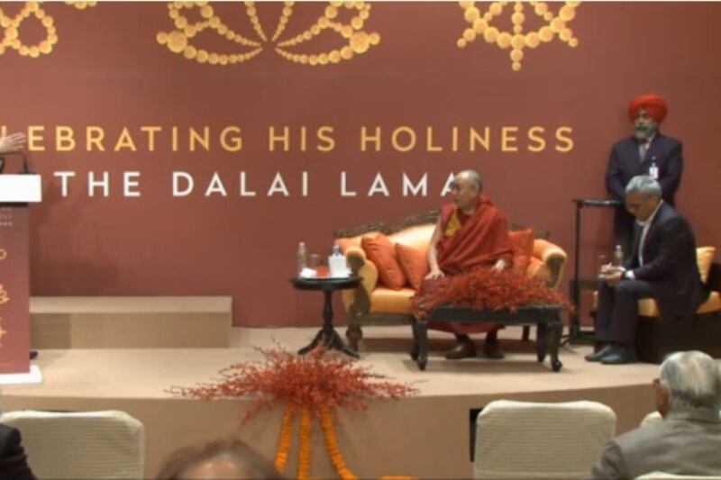 རྒྱ་གར་གྱི་གནད་ཡོད་མི་སྣ་ཚོས་༧གོང་ས་མཆོག་ལ་གྱ་སྟོན་བཤམས་པ། ༢༠༡༦།༡།༤