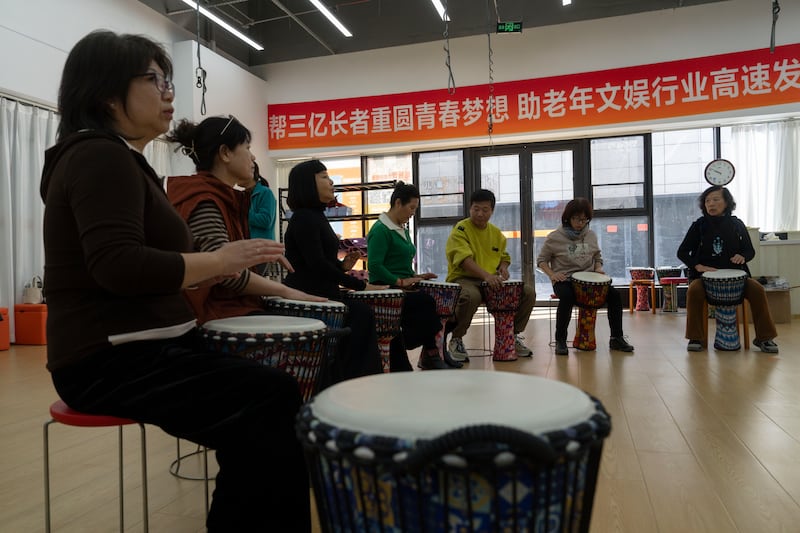 图为2024年10月23日所拍摄的北京老年大学的一个活动中心(美联社图片)