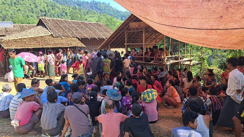 တနင်္သာရီမြို့နယ်အတွင်း တိုက်ပွဲများကြောင့် စစ်ဘေးရှောင်လာသည့် ဒေသခံများကို ၂၀၂၄ ခုနှစ်၊ ဇန်နဝါရီ ၂၂ ရက်နေ့က တွေ့ရစဉ်။ (ဓာတ်ပုံ : တွဲလက်ညီညီ စစ်ရှောင်ကူညီရေးအဖွဲ့)