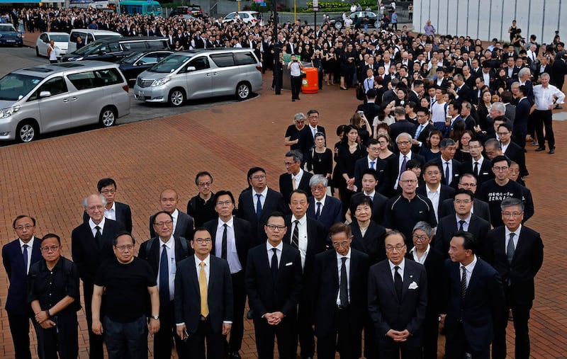 这次游行是香港回归以后,法律界第五次的“黑衣游行”。(路透社)