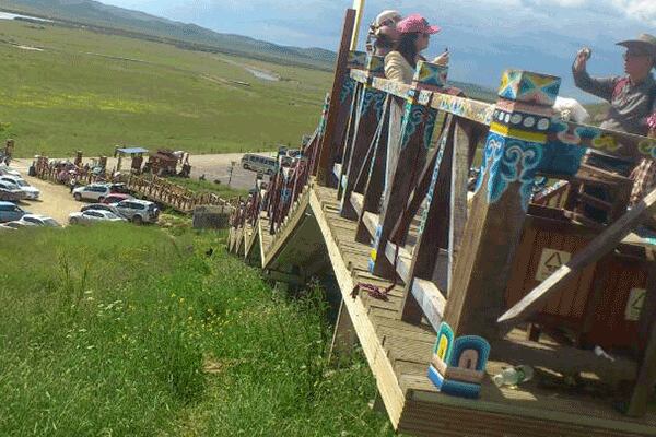ཨ་མདོ་རྔ་བ་མཛོད་དགེ་ས་ཁུལ་དུ་ཡུལ་སྐོར་བ་མང་པོ་ཡོང་བཞིན་པ།