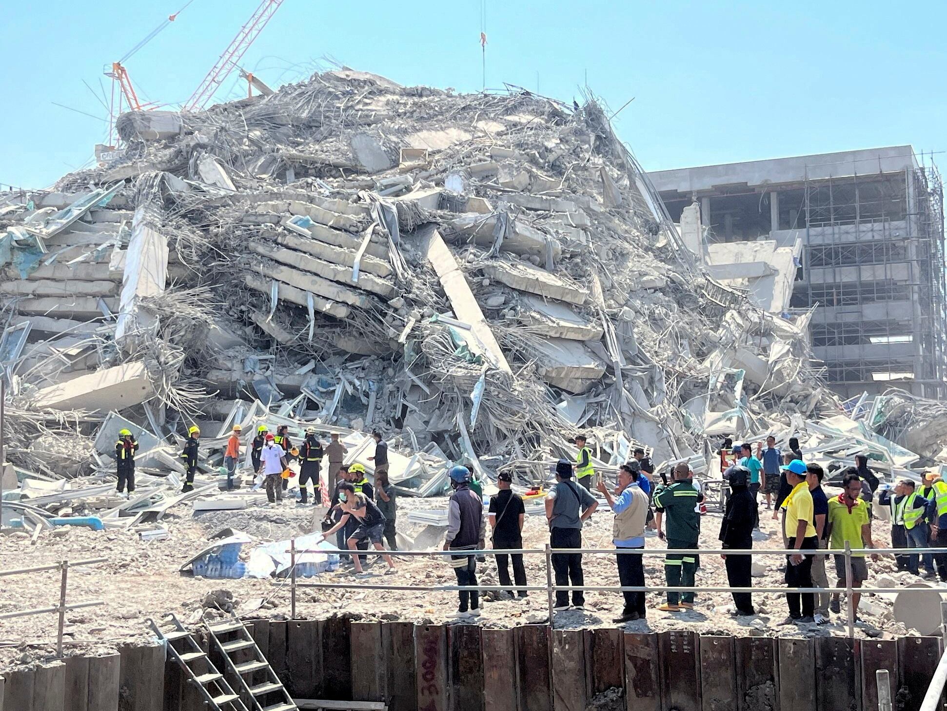 曼谷一座中資承建的大樓在地震中倒塌