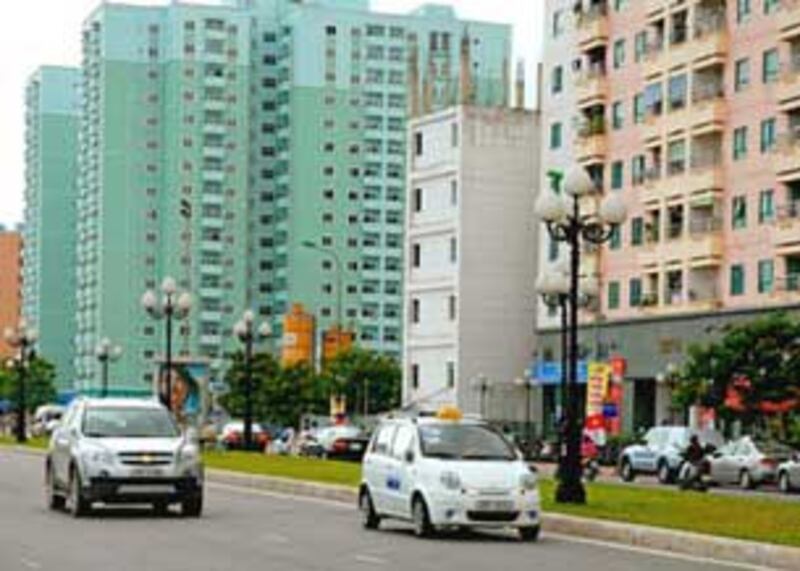 Những tòa nhà chung cư ở Thành phố Hà Nội. Photo courtesy of metvuong.com