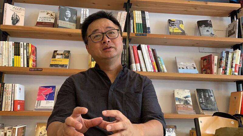 前民进党秘书长罗文嘉7日接受自由亚洲电台专访呼吁蔡英文总统,不要害怕北京不高兴,应开大门走大路,欢迎达赖喇嘛时隔12年第四度访问台湾。(记者夏小华摄)