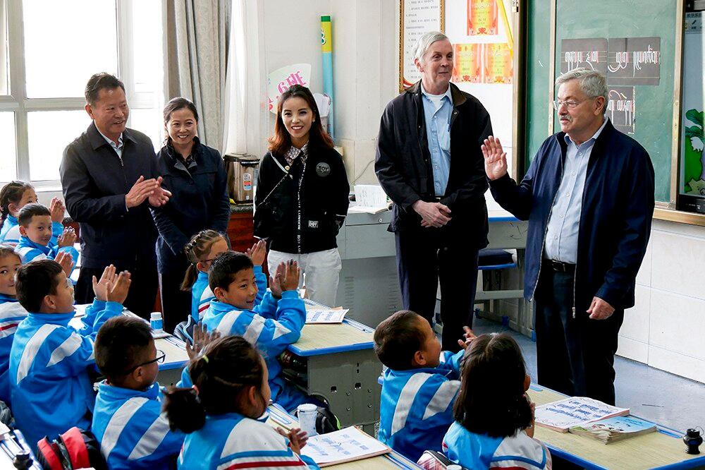 ཨ་མི་རི་ཀའི་གཞུང་ཚབ་ཆེན་མོ་མཆོག་གིས་བོད་ཀྱི་རྒྱལ་ས་ལྷ་སར་གཟིགས་སྐོར་གནང་སྐབས་ཀྱི་པར། ༥།༢༢།༢༠༡༩