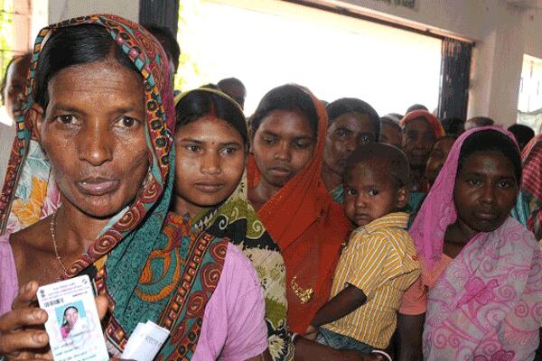 རྒྱ་གར་ནང་འོས་བསྡུ་བྱེད་བཞིན་པ། ཕྱི་ལོ་༢༠༡༤ཟླ་༤ཚེས་༢༠།