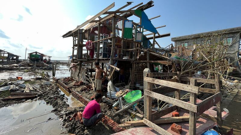 မိုခါမုန်တိုင်းကြောင့် ပျက်စီးသွားသည့် စစ်တွေမြို့နယ် ကျေးတောပိုက်ဆိပ်ကျေးရွာအား ၂၀၂၃ ခုနှစ် မေလ ၁၉ ရက်နေ့က တွေ့ရစဉ်။ (Photo: RFA)