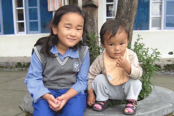 ནུབ་ཕྱོགས་ལ་འཚར་ལོངས་བྱུང་བའི་བོད་ཕྲུག་ལ་བོད་ཀྱི་རིག་གཞུང་སྦྱོང་བརྡར་གྱི་དབྱར་ཚོགས།