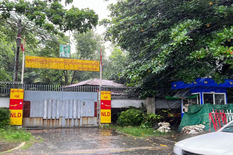 ရန်ကုန် တက္ကသိုလ်ရိပ်သာလမ်း ခြံအမှတ် ၅၄။