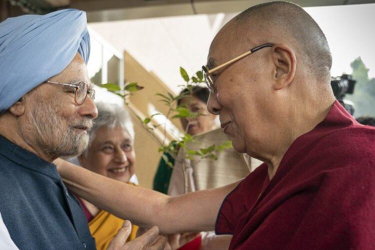 རྒྱ་གར་གྱི་སྲིད་བློན་ཟུར་པ་སྐུ་ཞབས་མན་མོ་ཧན་སིན་ (Manmohan Singh)་ལགས་དང་བོད་ཀྱི་དབུ་ཁྲིད་སྤྱི་ནོར་༧གོང་ས་མཆོག་རྣམ་གཉིས། ༡༡/༡༠/༢༠༡༨