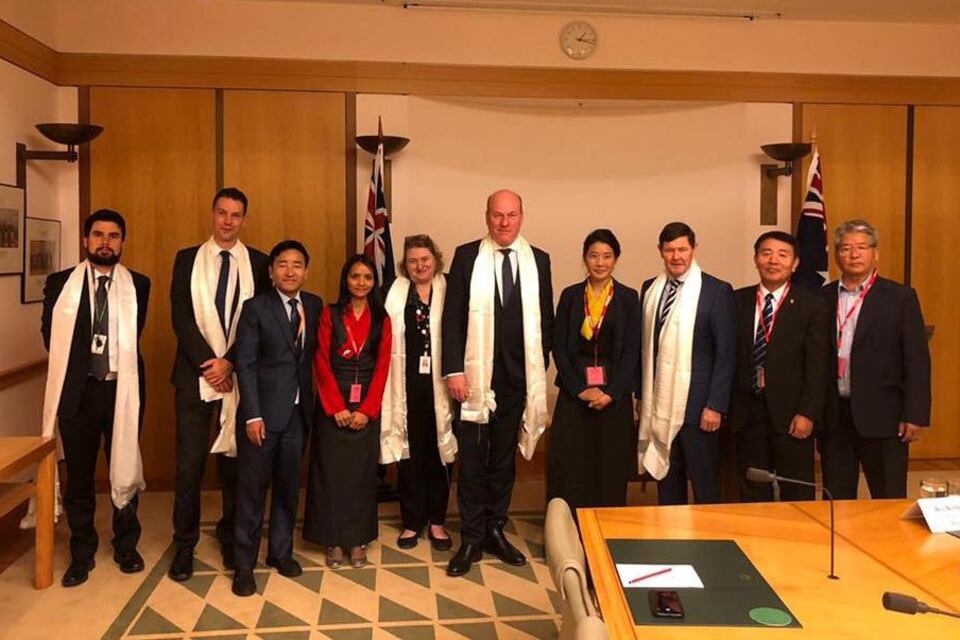 ཚ་མོ་ཉི་མ་ལྷ་མོ་ལགས་ཨའོསི་ཊེ་རི་ལི་ཡའི་ནང་། ༢༠༡༨།༣།༢༧
