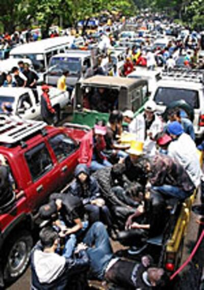 Thingyan_revelers_150px.jpg