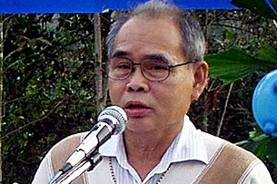 ကရင်အမျိုးသား အစည်းအရုံး (KNU) အထွေထွေ အတွင်းရေးမှူး တာဝန်ထမ်းခဲ့သော ဖဒို မန်းရှာသည် ၂၀ဝ၈ ခုနှစ် ဖေဖော်ဝါရီလ ၁၄ ရက်နေ့တွင် အမည်မသိ သေနတ်သမားများ၏ လုပ်ကြံခြင်း ခံရပြီး ကွယ်လွန်ခဲ့သည်။ (Photo: AFP)