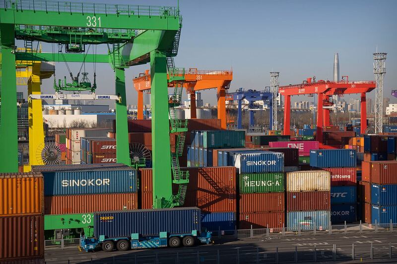中国海关总署上周也发布最新数据,中国8月出口同比下降8.8%,连续第4个月下降,但好于《华尔街日报》调查预期的10%。(美联社资料图片)