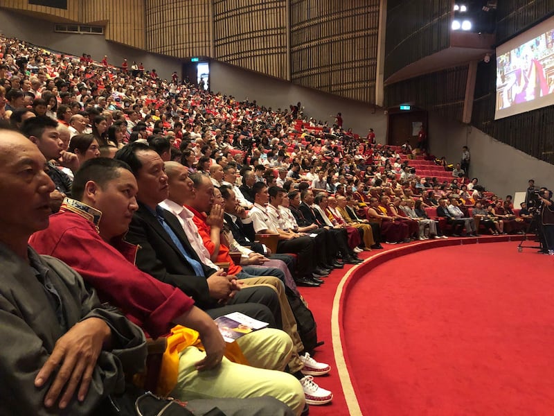 两千多名在台藏人和台湾佛教徒为达赖喇嘛祝贺生日。(记者夏小华摄)