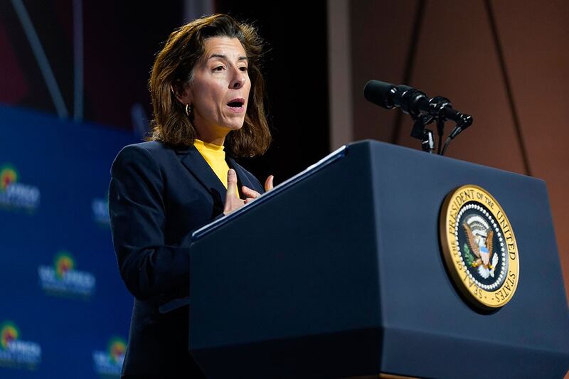 美国商务部长吉娜·雷蒙多(Gina Raimondo)。(美联社)