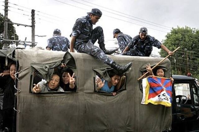 བལ་ཡུལ་ཉེན་རྟོག་པས་བོད་མི་ཞི་རྒོལ་བ་འཇུ་བཟུང་བྱེད་བཞིན་པ། ༢༠༡༠