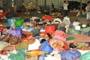 ကချင်ပြည်နယ်အတွင်း ဖြစ်ပွားနေသည့် တိုက်ပွဲများကြောင့် ဒုက္ခသည်စခန်းမှာ ခိုလှုံနေကြသော ပြည်သူတချို့ကို ၂၀၁၁ ခုနှစ် ဇွန်လ ၂၀ ရက်နေ့က တွေ့ရစဉ်