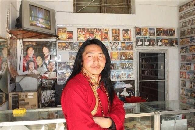 གླུ་བ་ཤྭ་བོ་བཀྲིས་ལགས།