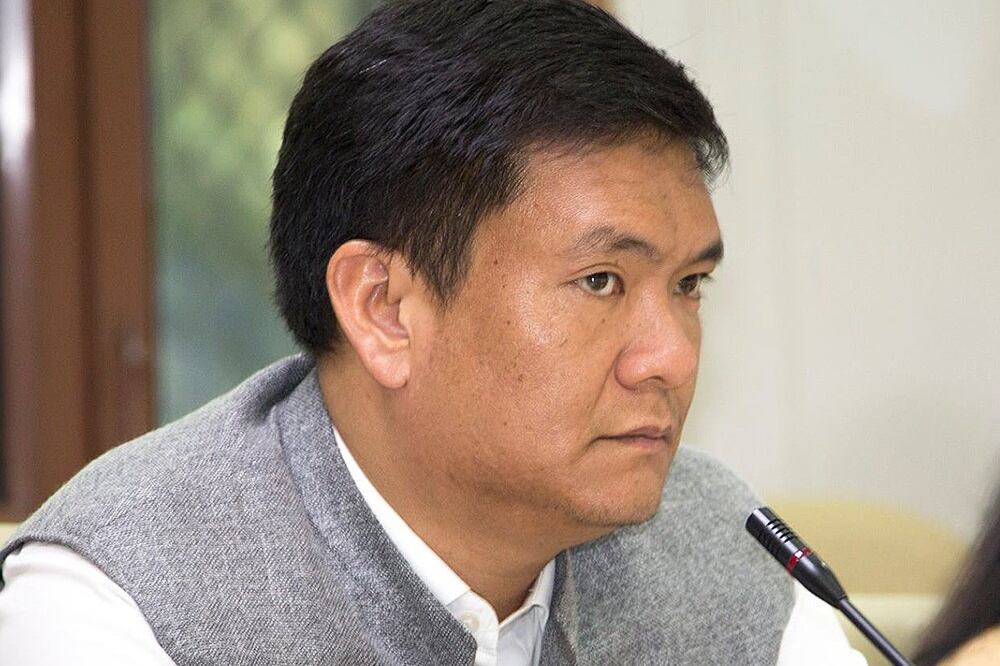 ཨ་རུ་ན་ཅལ་སྤྱི་ཁྱབ་བློན་ཆེན་པདྨ་མཁའ་འགྲོ་མཆོག།