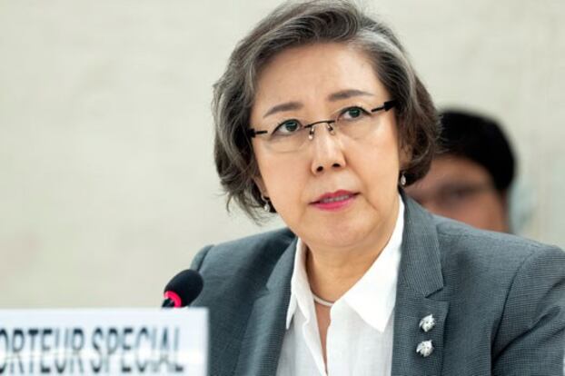 ၂ဝ၁၈ ဇွန်လ ၂၇ ရက်နေ့က ကျင်းပသည့် ကုလသမဂ္ဂ လူ့အခွင့်အရေးကောင်စီ ၃၈ ကြိမ်မြောက် ပုံမှန်အစည်းအဝေးတွင် အထူးကိုယ်စားလှယ် ယန်ဟီးလီ မြန်မာနိုင်ငံ လူ့အခွင့်အရေးအခြေအနေ အစီရင်ခံစာ တင်သွင်းစဉ်။