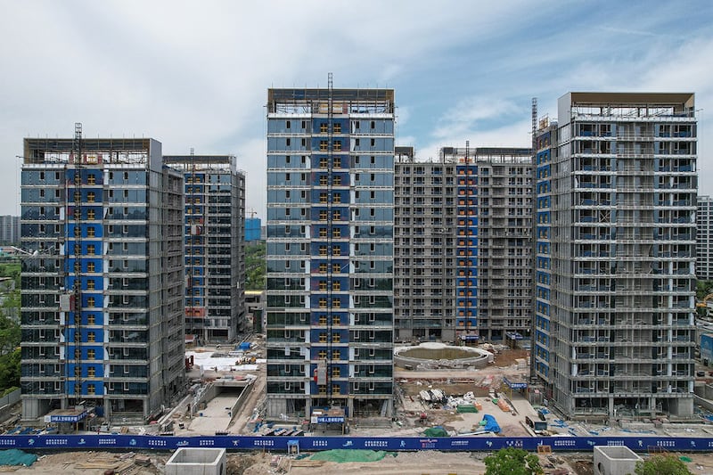中国万科集团在杭州一处尚未竣工的住宅楼工地(法新社图片)