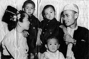 မြန်မာ့လွတ်လပ်ရေးဖခင် အမျိုးသားခေါင်းဆောင်ကြီး ဗိုလ်ချုပ်အောင်ဆန်းနှင့် မိသားစု။