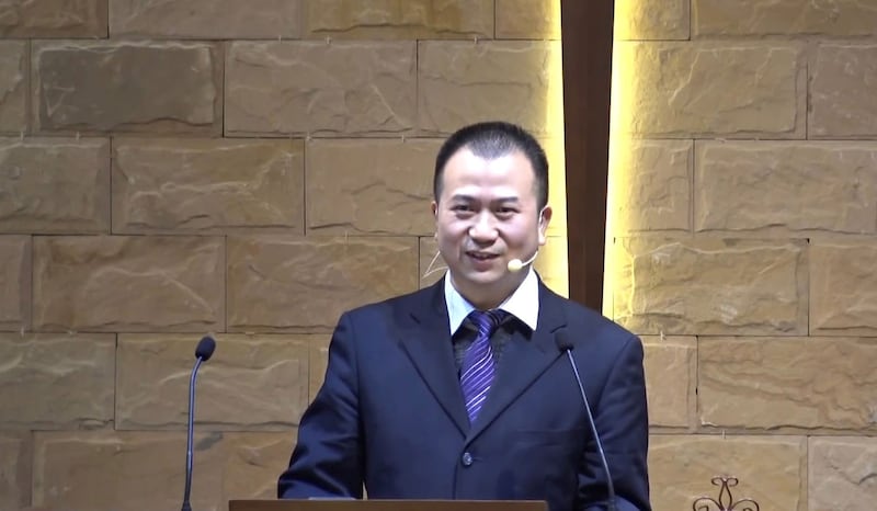 成都秋雨圣约归正教会长老李英强。（志愿者提供）