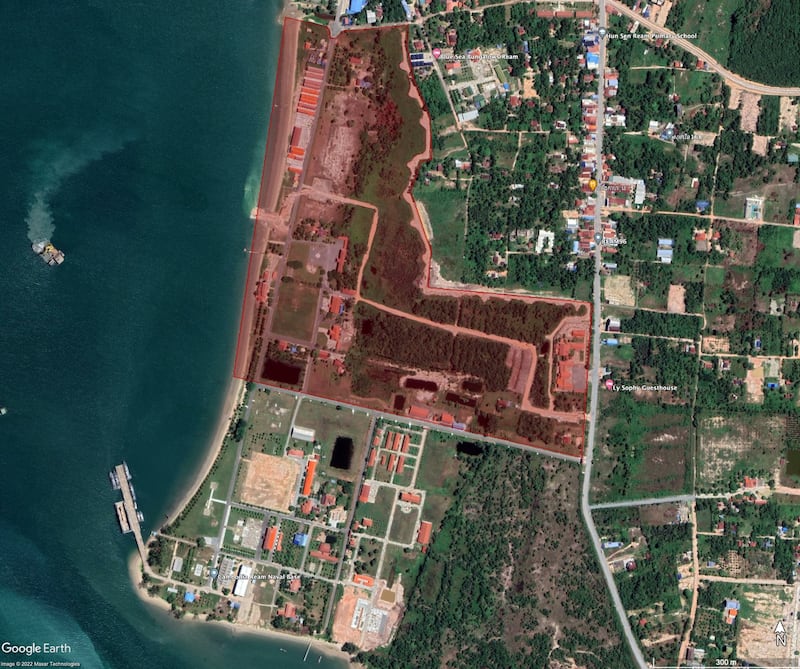红色区域疑似中国接管的云壤海军基地(供图:Tom Shugart/ Google Earth )