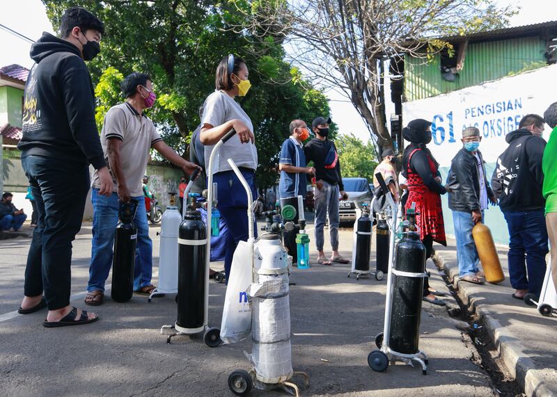 2021-07-12T030302Z_1675141456_RC2RIO9DNO2Q_RTRMADP_3_HEALTH-CORONAVIRUS-INDONESIA-OXYGEN.JPG