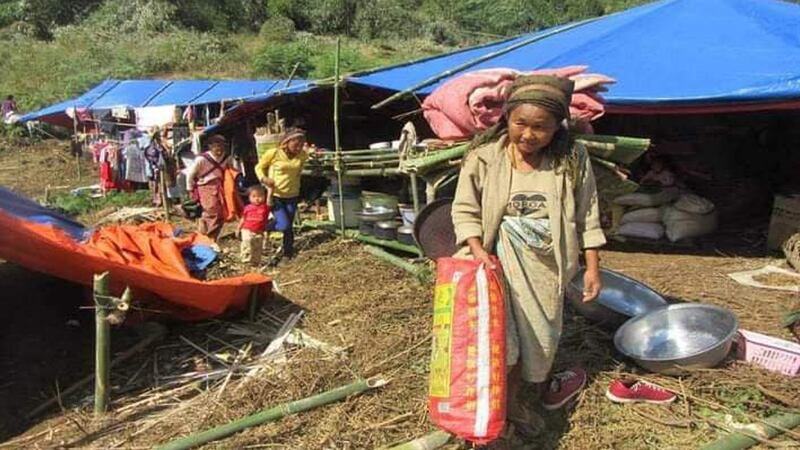ကချင်ပြည်နယ် ပူတာအိုမြို့နယ်ရှိ ဆွမ်ပီယန် စစ်ဘေးဒုက္ခသည်များအား ၂၀၂၄ ခုနှစ်၊ မေလ ၂၅ ရက်နေ့က တွေ့ရစဉ်။ (Photo: lung sha yang perish youth)